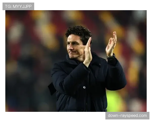 镜头聚焦：布伦特福德边翼卫亨利一次底线救球，发起形成进球的传中